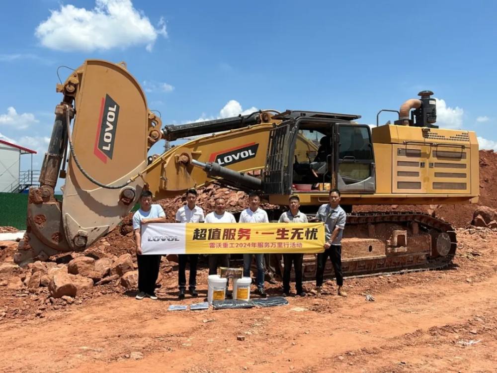 超值服務 · 一生無憂 | 雷沃服務編織緊密紐帶，攀登客戶滿意新高度！